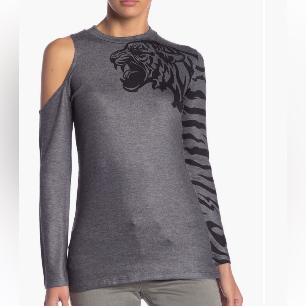 GO COUTURE
One Shoulder
Cutout Sweater. NWT S